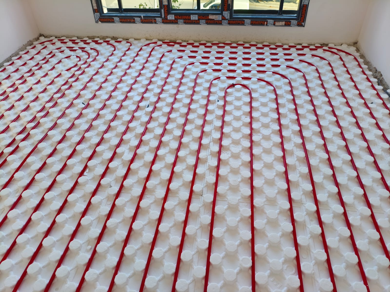 Yerden ısıtma boru ve straforu